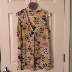 Sleeveless blouse